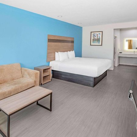 Baymont By Wyndham Freeport Texas Hotel ภายนอก รูปภาพ