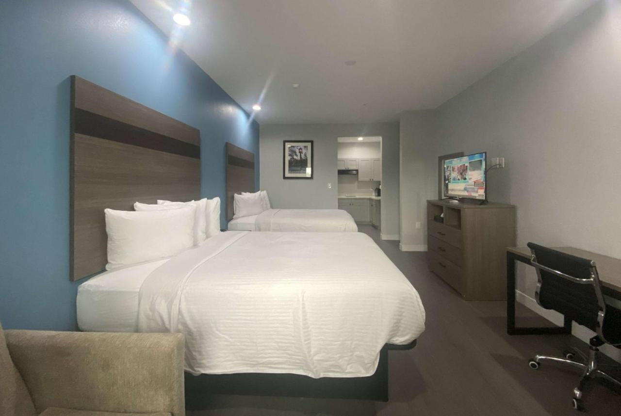 Baymont By Wyndham Freeport Texas Hotel ภายนอก รูปภาพ