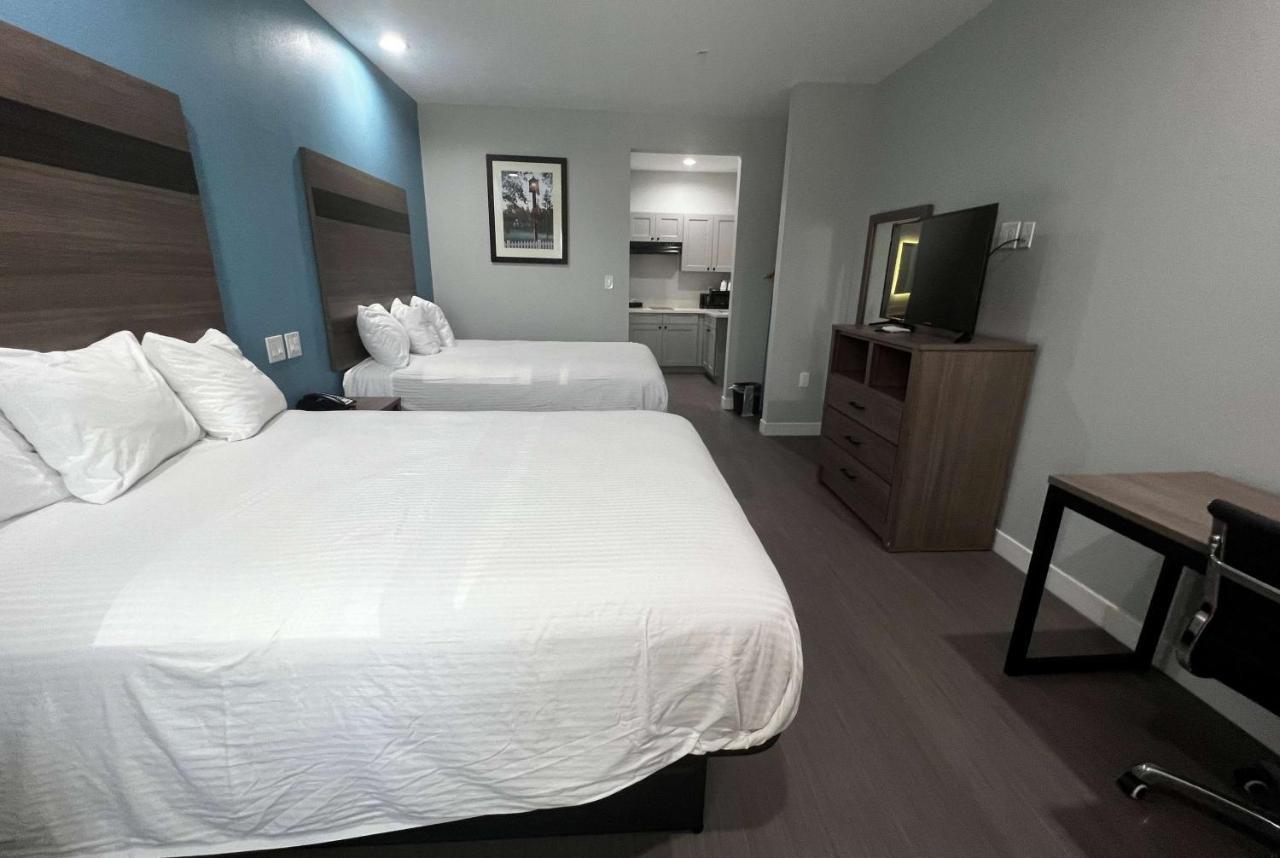 Baymont By Wyndham Freeport Texas Hotel ภายนอก รูปภาพ