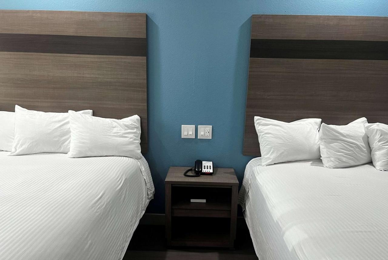 Baymont By Wyndham Freeport Texas Hotel ภายนอก รูปภาพ