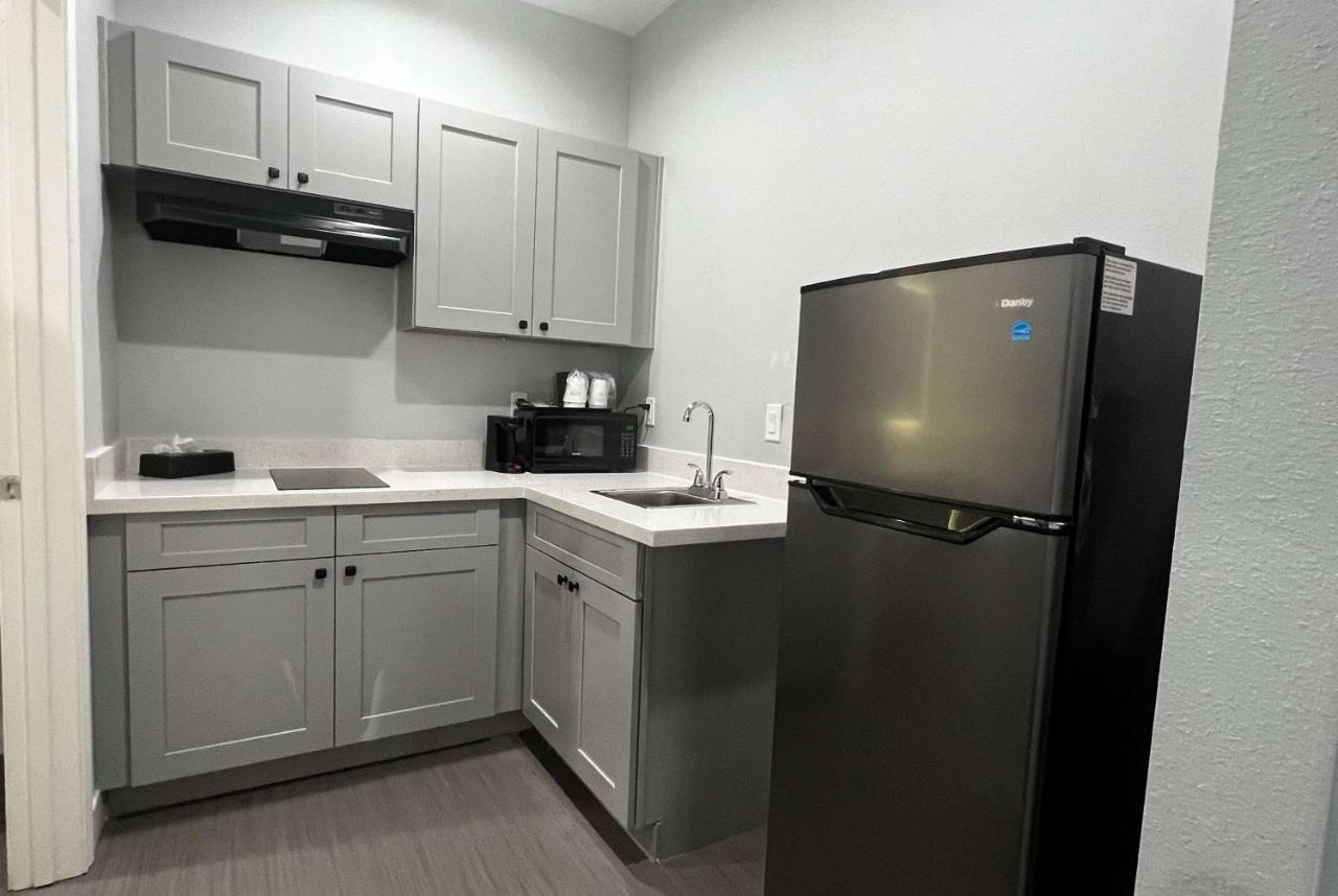 Baymont By Wyndham Freeport Texas Hotel ภายนอก รูปภาพ