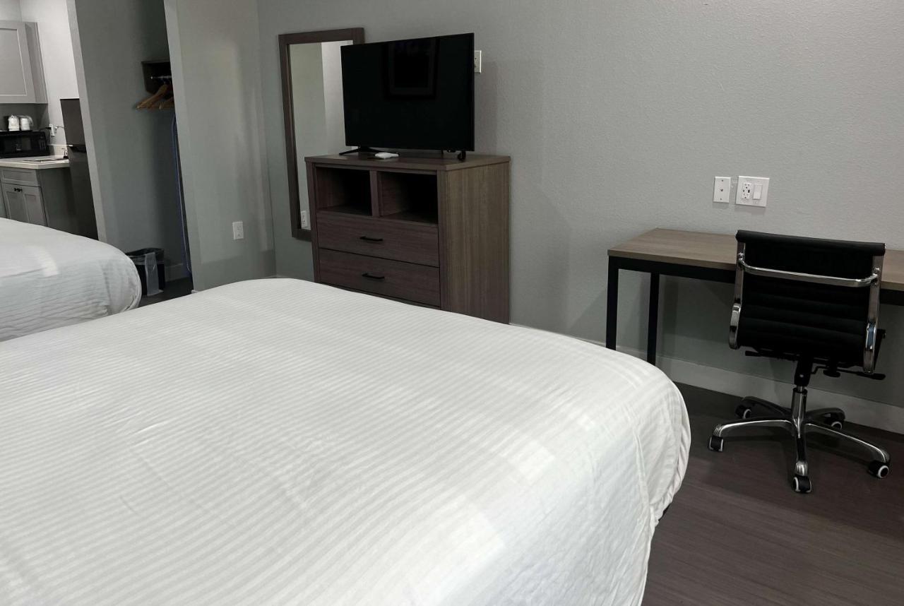 Baymont By Wyndham Freeport Texas Hotel ภายนอก รูปภาพ