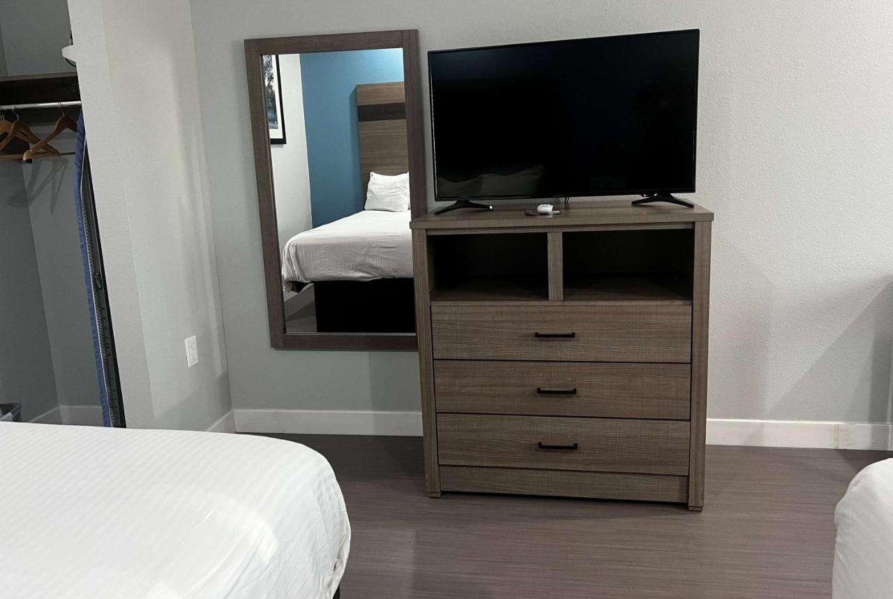 Baymont By Wyndham Freeport Texas Hotel ภายนอก รูปภาพ
