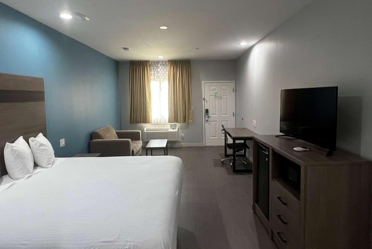 Baymont By Wyndham Freeport Texas Hotel ภายนอก รูปภาพ