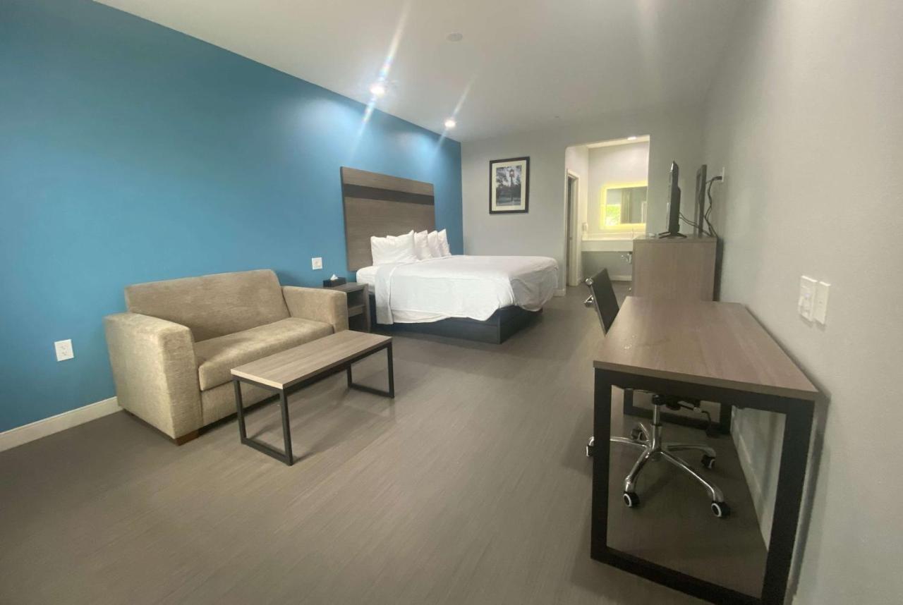 Baymont By Wyndham Freeport Texas Hotel ภายนอก รูปภาพ