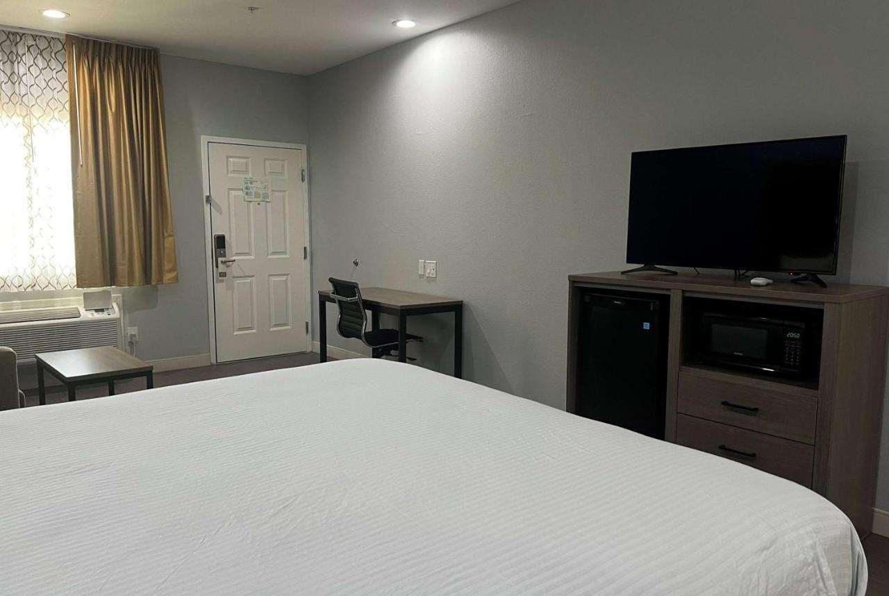 Baymont By Wyndham Freeport Texas Hotel ภายนอก รูปภาพ