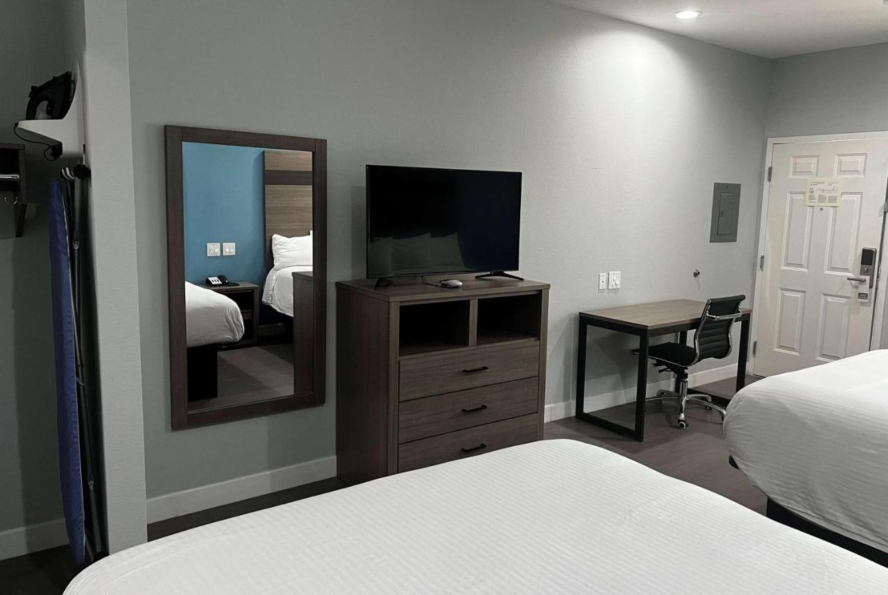 Baymont By Wyndham Freeport Texas Hotel ภายนอก รูปภาพ