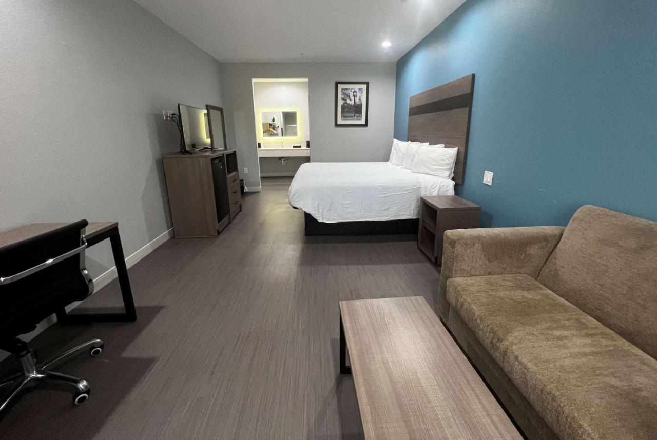 Baymont By Wyndham Freeport Texas Hotel ภายนอก รูปภาพ