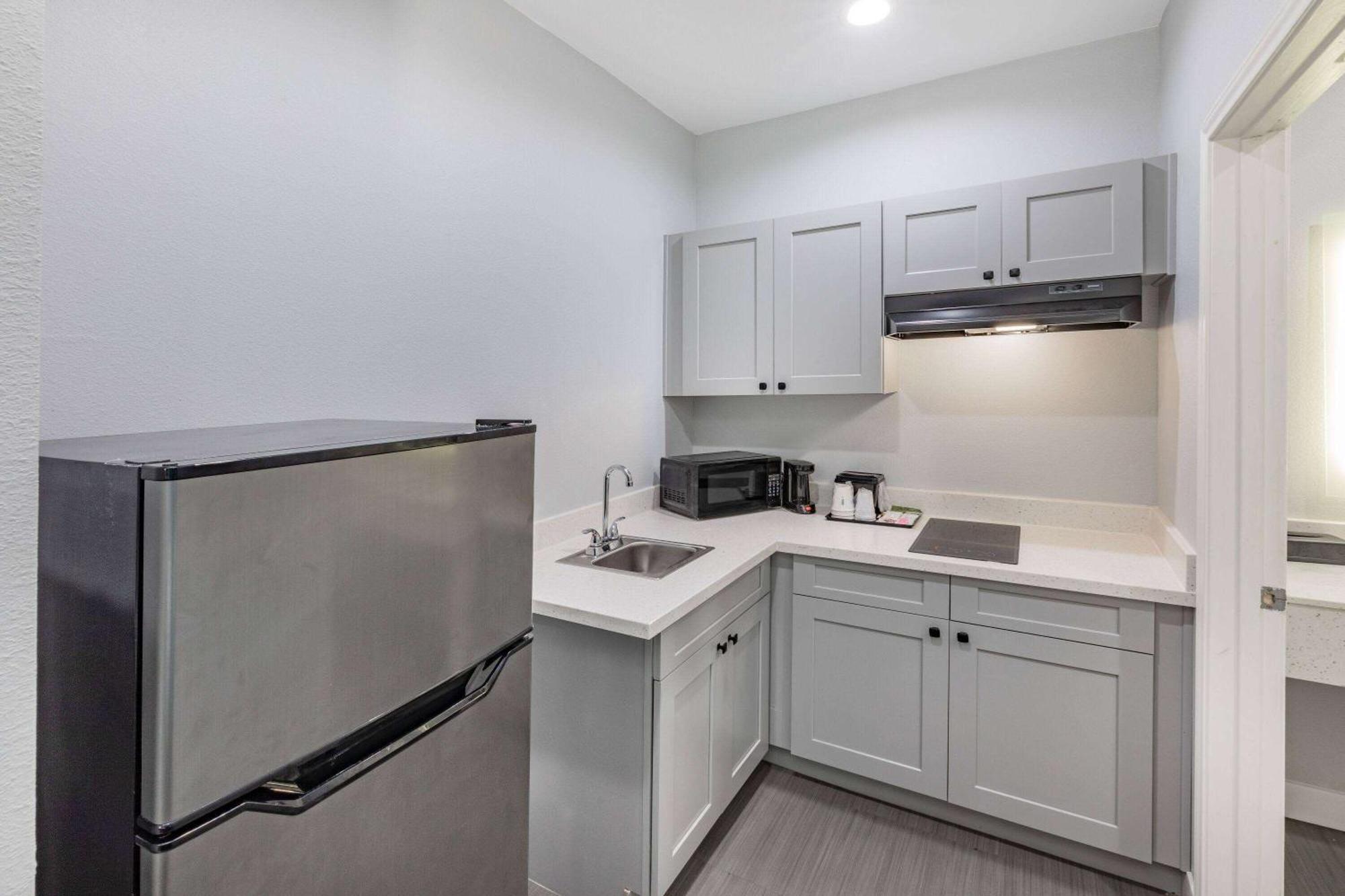 Baymont By Wyndham Freeport Texas Hotel ภายนอก รูปภาพ