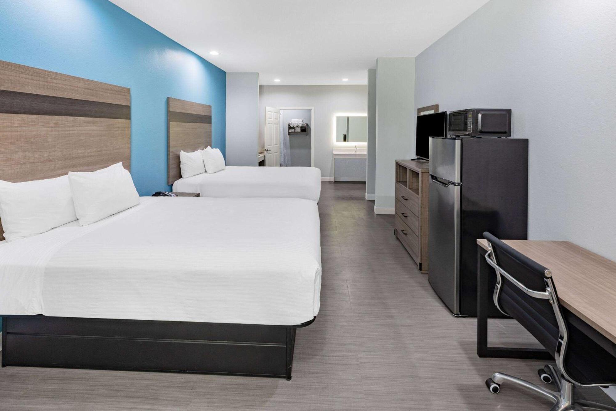Baymont By Wyndham Freeport Texas Hotel ภายนอก รูปภาพ