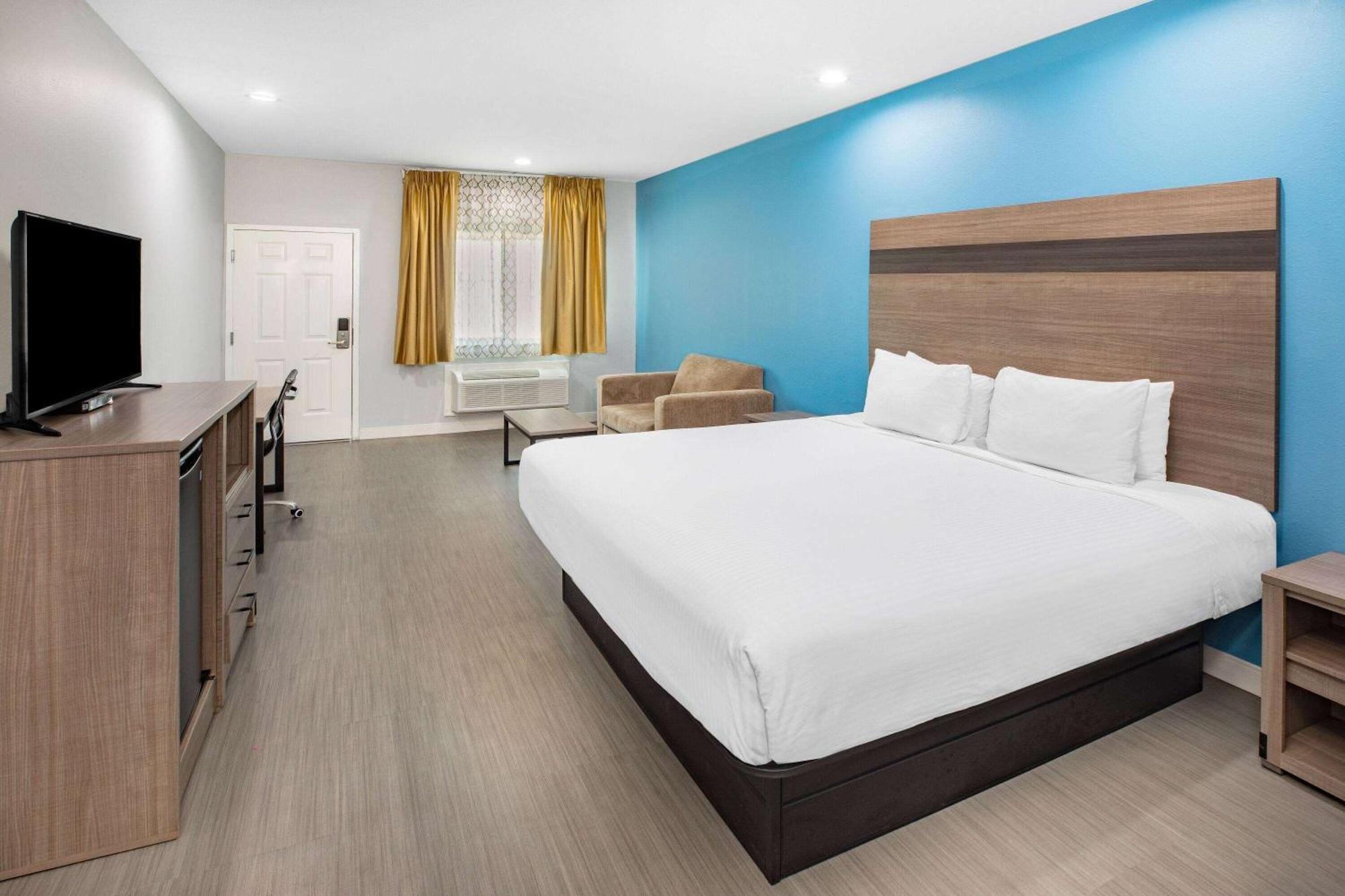 Baymont By Wyndham Freeport Texas Hotel ภายนอก รูปภาพ
