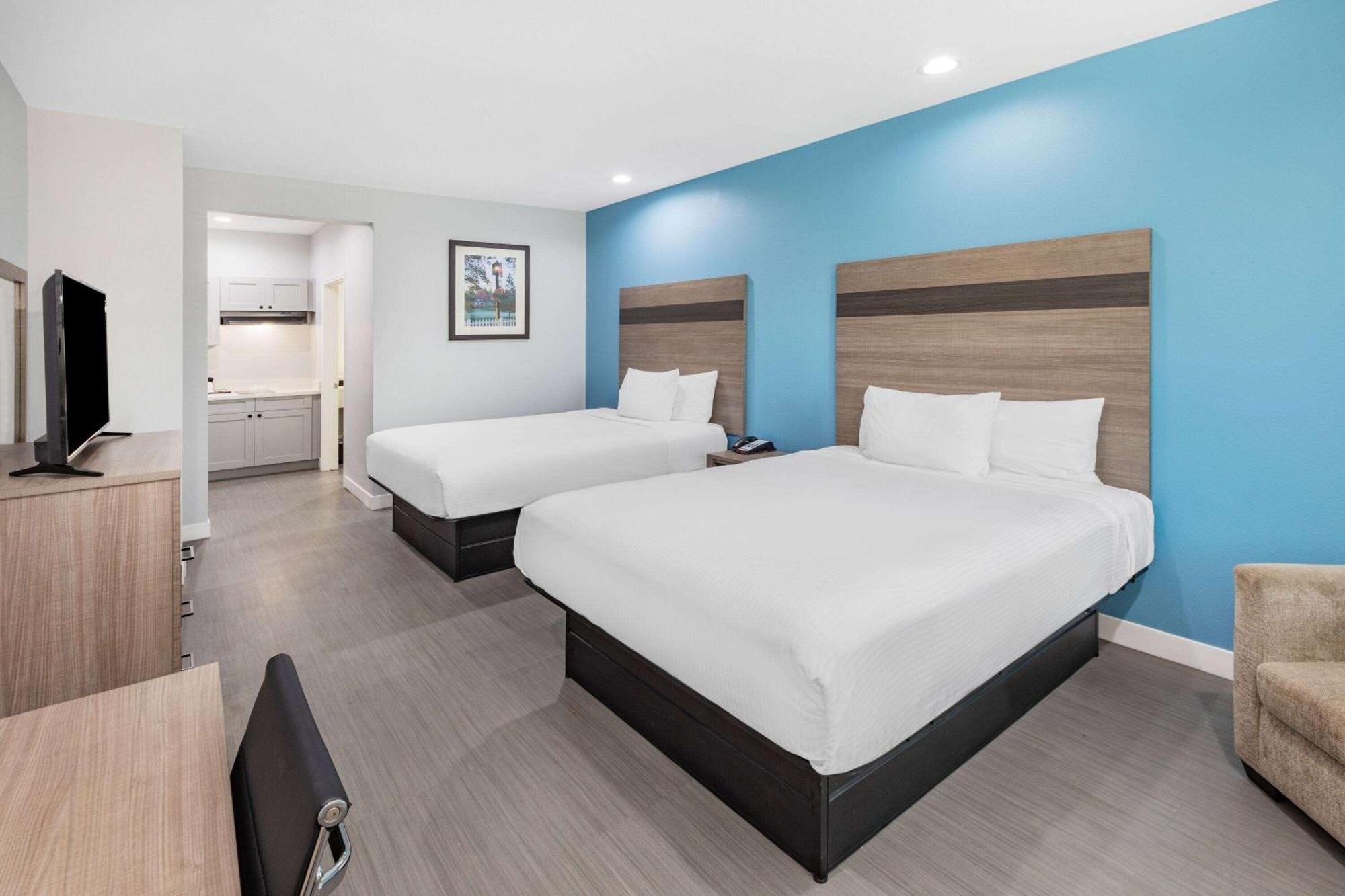 Baymont By Wyndham Freeport Texas Hotel ภายนอก รูปภาพ