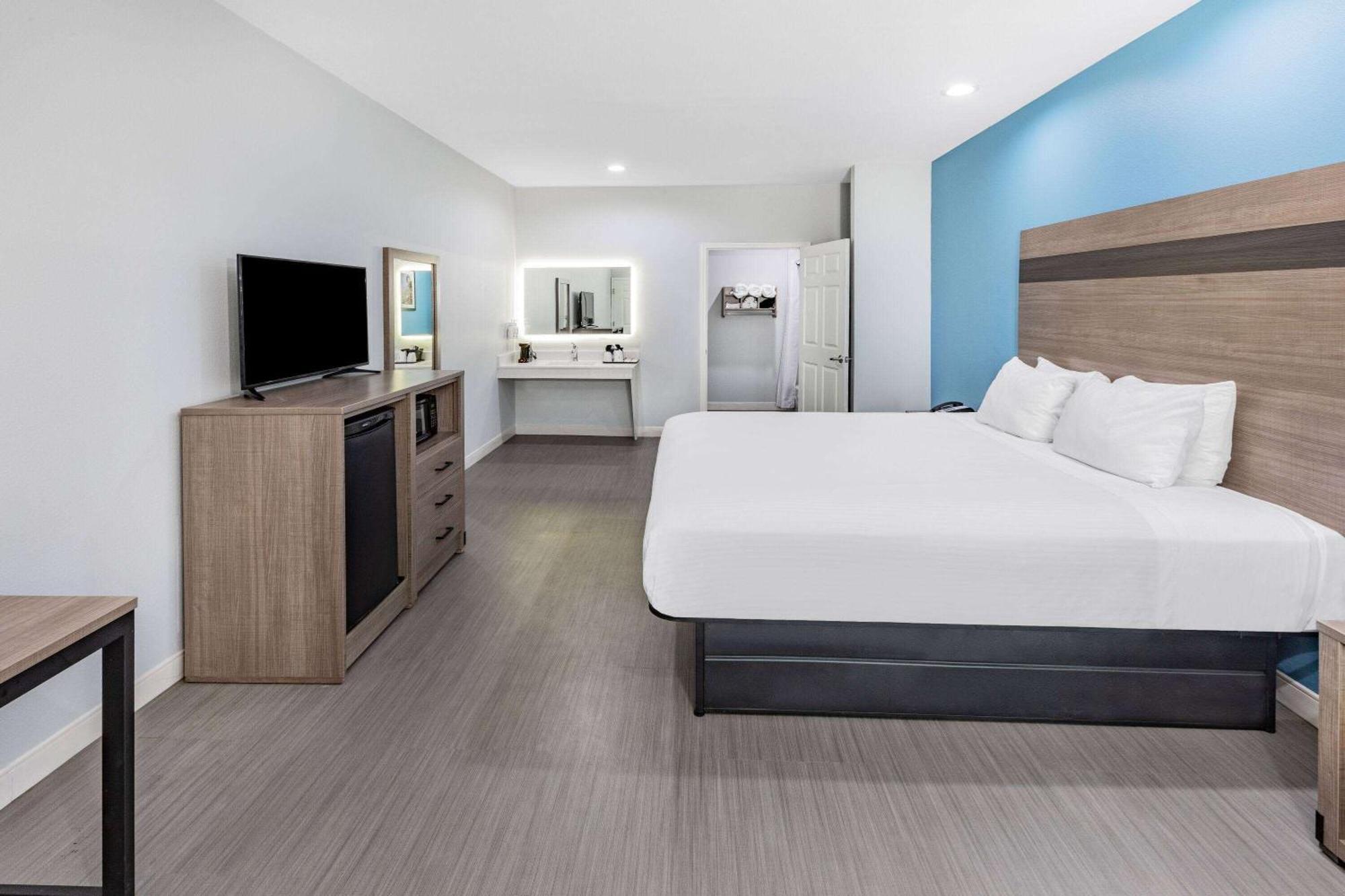 Baymont By Wyndham Freeport Texas Hotel ภายนอก รูปภาพ