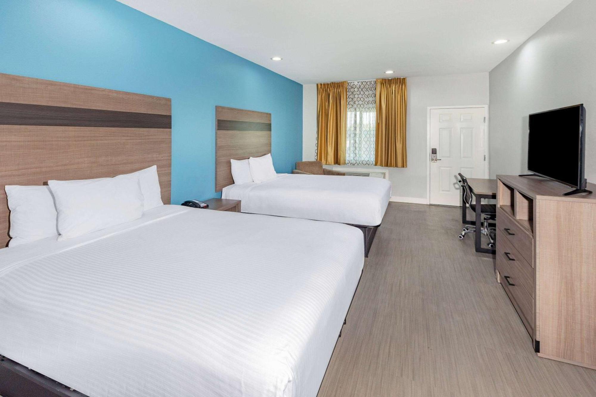 Baymont By Wyndham Freeport Texas Hotel ภายนอก รูปภาพ